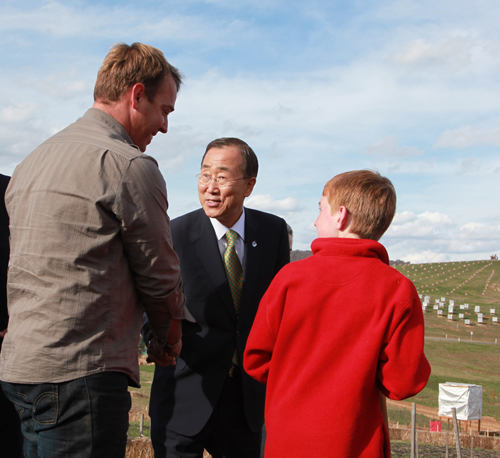 Left: Adam Burgess Curator of the Arboretum shaking hands with Secretary-General Ban Ki-moon