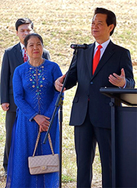 PM Vietnam planting a Hickory wattle .Photo by L Muldoon