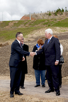 Chief Minister Jon Stanhope greets Major General Michael Jeffery.