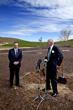 Jon Stanhope and Malcolm Fraser at the planting of the River Red Gum tree.